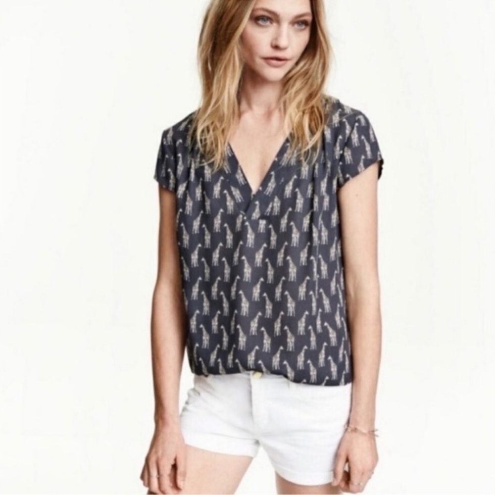 H&M CONSCIOUS COLLECTION GIRAFFE PRINT V-NECK BLOUSE//BLACK & CREAM//SIZE 12
